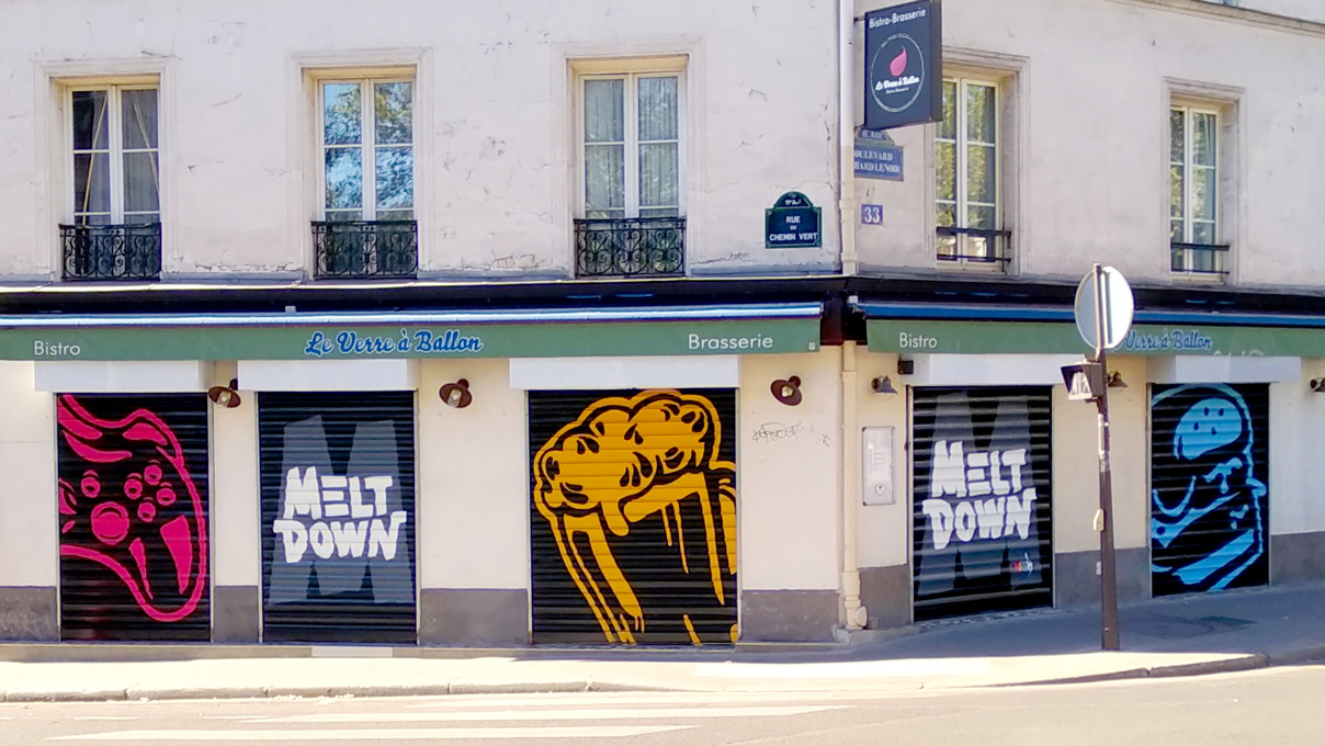 Graffiti rideaux métalliques bar